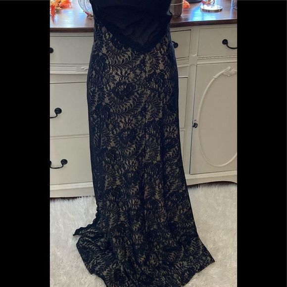 Miusol Gown - Picture 9 of 9